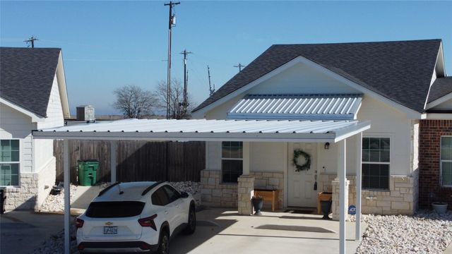 518 Alamo Court, Mcgregor, TX 76657