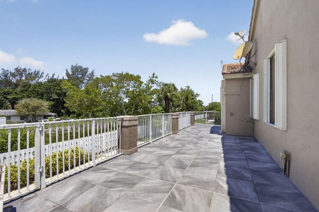 6263 Shadow Tree Lane, Lake Worth, FL 33463