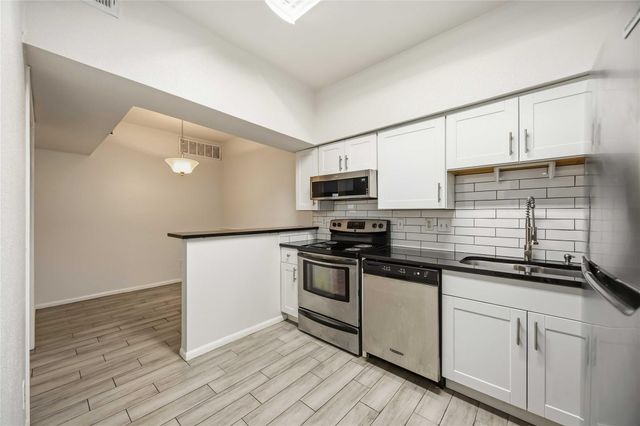 2100 Tanglewilde Street 531, Houston, TX 77063