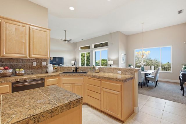 2435 Horseshoe Ct, Rocklin, CA 95765