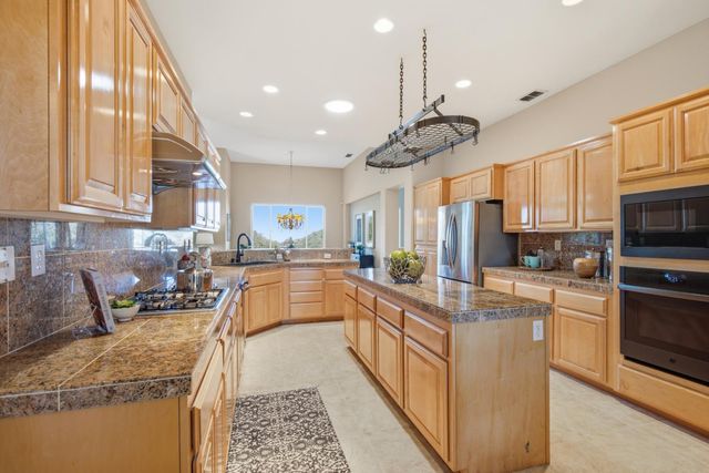 2435 Horseshoe Ct, Rocklin, CA 95765