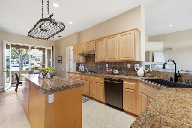 2435 Horseshoe Ct, Rocklin, CA 95765