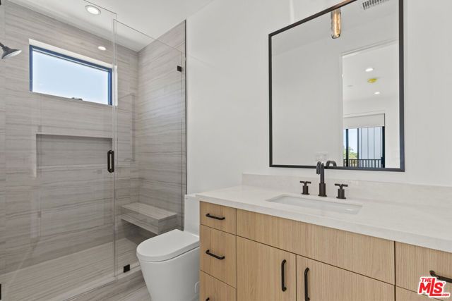 5839 Kester Avenue 2, Sherman Oaks, CA 91411