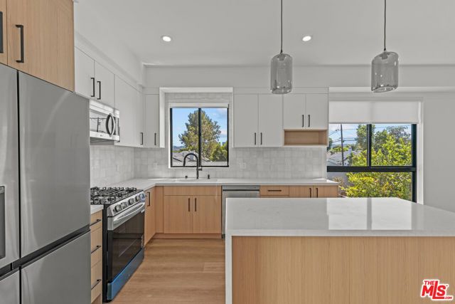 5839 Kester Avenue 2, Sherman Oaks, CA 91411