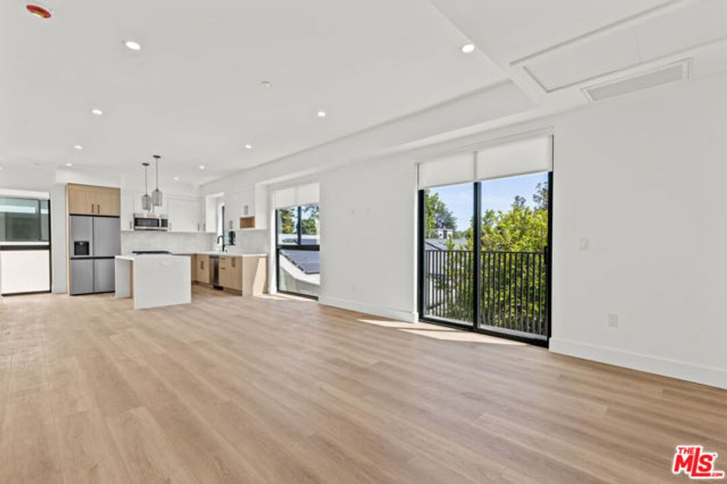 5839 Kester Avenue 2, Sherman Oaks, CA 91411