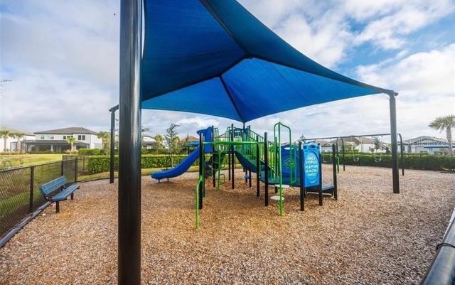 6111 BLUESTAR COURT, Bradenton, FL 34211