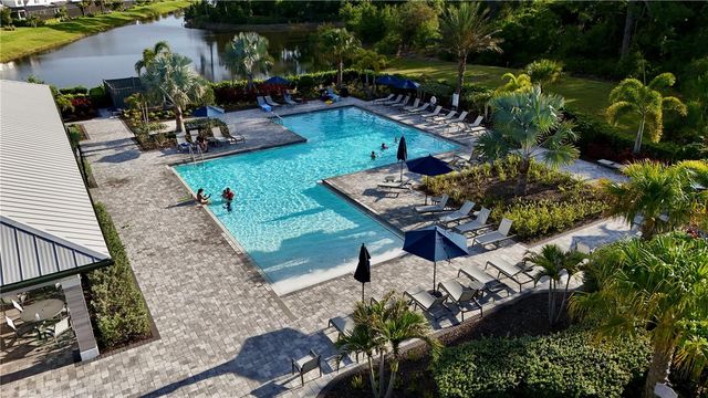 6111 BLUESTAR COURT, Bradenton, FL 34211