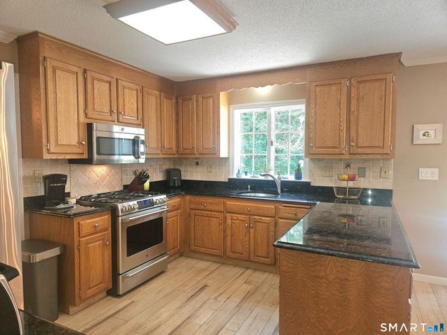 9 Woodberry Hill Drive, Southington, CT 06489