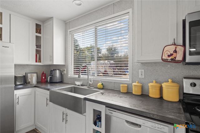 2316 County Road 404 Loop, Bartlett, TX 76511