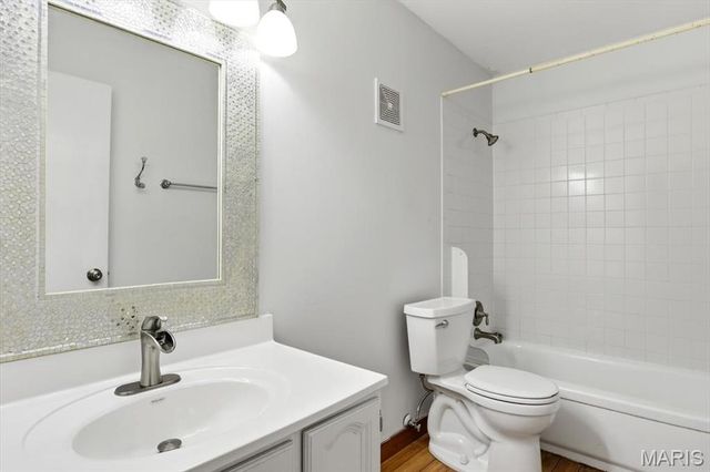 8795 Sieloff Drive, St Louis, MO 63042