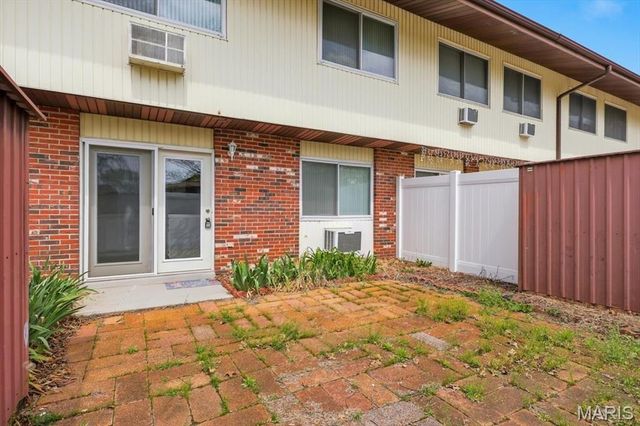 8795 Sieloff Drive, St Louis, MO 63042
