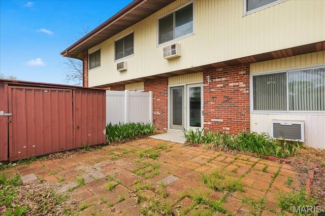 8795 Sieloff Drive, St Louis, MO 63042