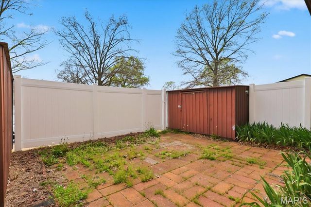 8795 Sieloff Drive, St Louis, MO 63042