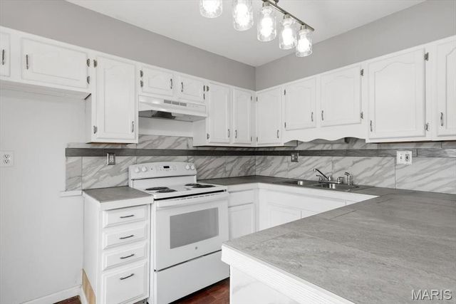 8795 Sieloff Drive, St Louis, MO 63042