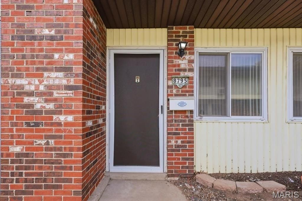 8795 Sieloff Drive, St Louis, MO 63042