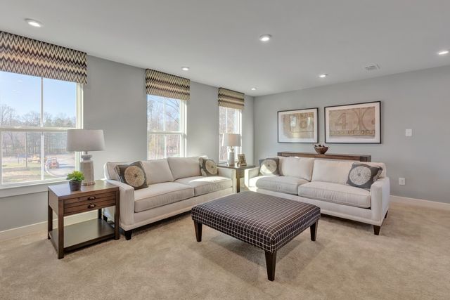 2718 Thoroughbred Way, White House, TN 37188