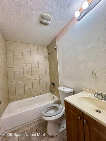 1774 Glenridge Street NW, Palm Bay, FL 32907