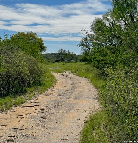 1816 winston, Sabinal, TX 78881