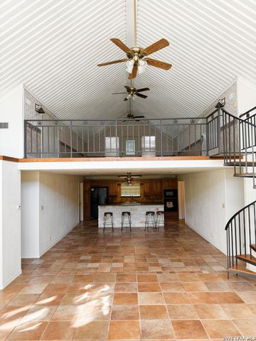 1816 winston, Sabinal, TX 78881