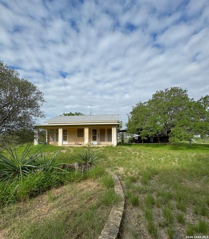 1816 winston, Sabinal, TX 78881