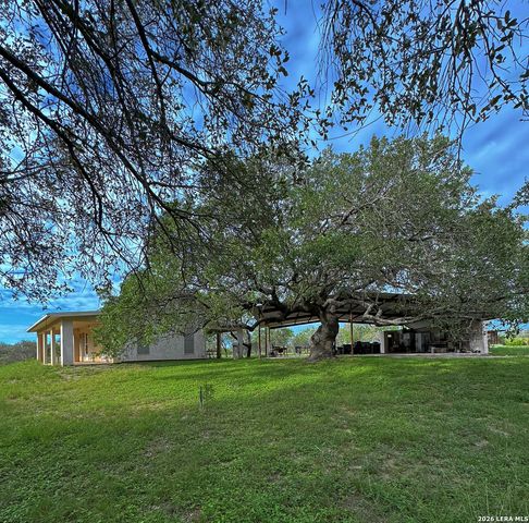 1816 winston, Sabinal, TX 78881