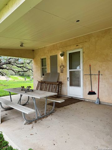 1816 winston, Sabinal, TX 78881