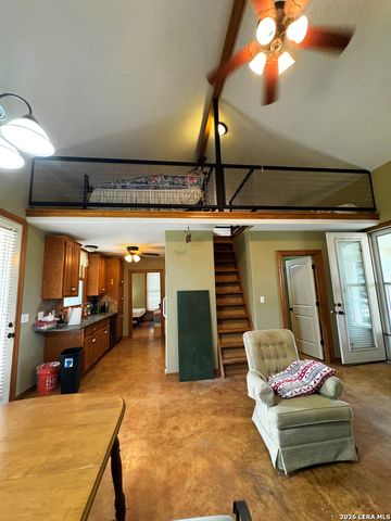 1816 winston, Sabinal, TX 78881