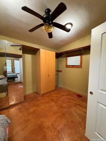 1816 winston, Sabinal, TX 78881