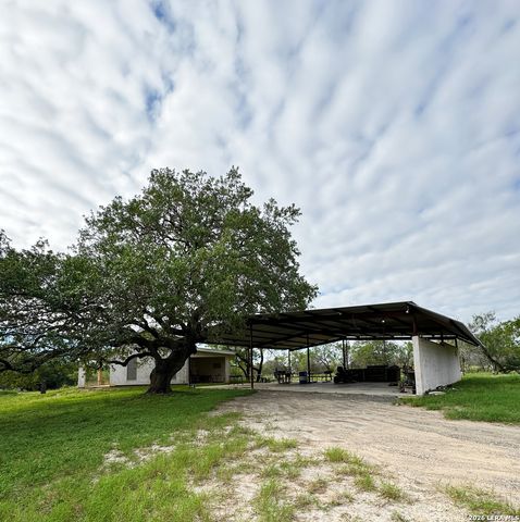 1816 winston, Sabinal, TX 78881