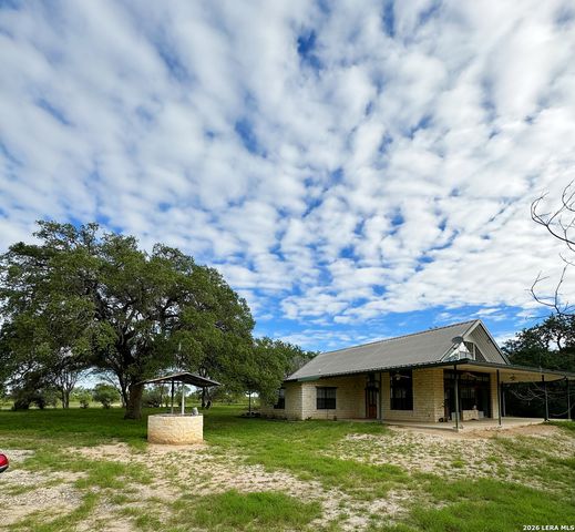 1816 winston, Sabinal, TX 78881