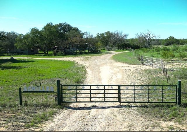 1816 winston, Sabinal, TX 78881