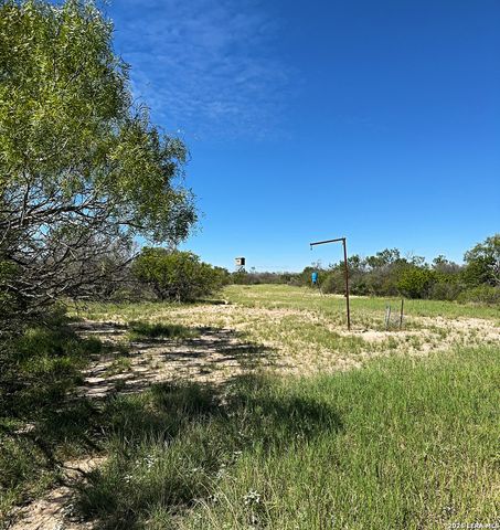 1816 winston, Sabinal, TX 78881