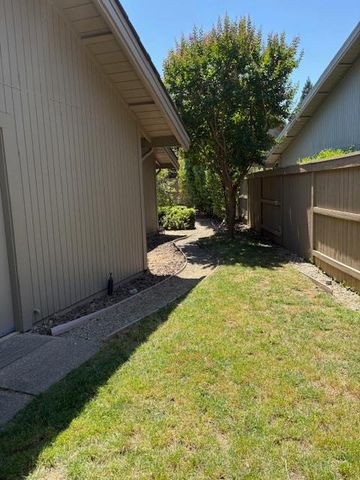11368 Sutters Fort Way, Gold River, CA 95670