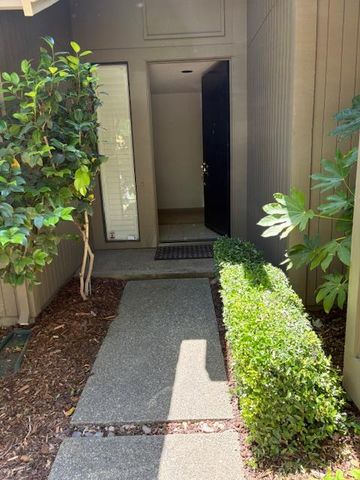 11368 Sutters Fort Way, Gold River, CA 95670