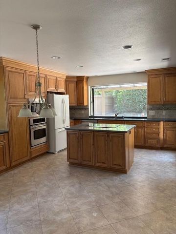 11368 Sutters Fort Way, Gold River, CA 95670