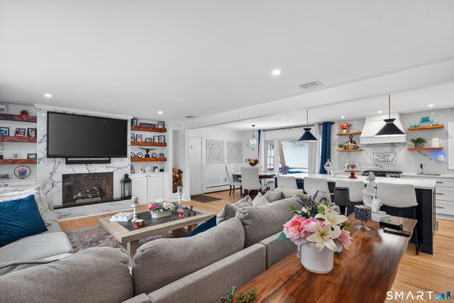 198 South King Street, Danbury, CT 06811