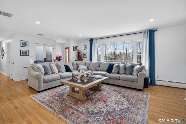 198 South King Street, Danbury, CT 06811