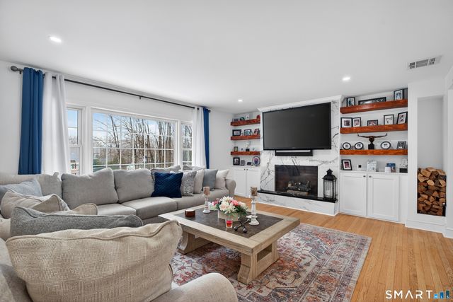 198 South King Street, Danbury, CT 06811