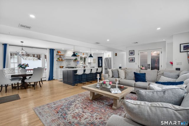 198 South King Street, Danbury, CT 06811