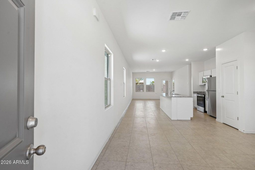 Image 10 of property listing at 5642 E HORNBLENDE Way, San Tan Valley, AZ 85143