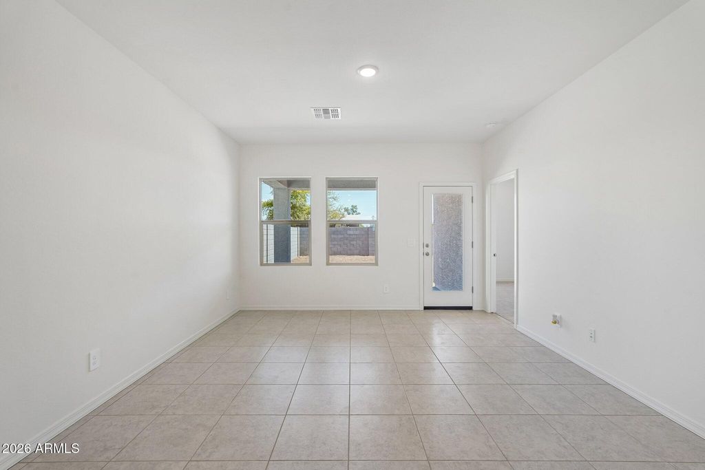 Image 11 of property listing at 5642 E HORNBLENDE Way, San Tan Valley, AZ 85143