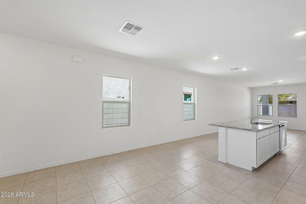 Image 9 of property listing at 5642 E HORNBLENDE Way, San Tan Valley, AZ 85143