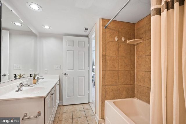 5414 1st Pl NW Apt 402, Washington, DC 20011