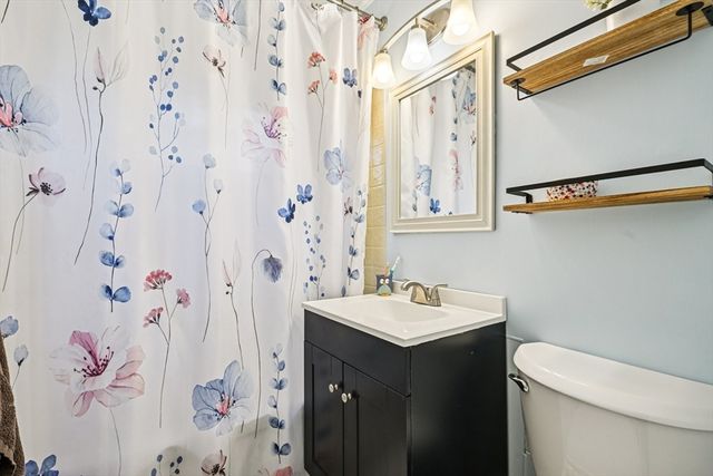 5 Crestwood Ave, Plainville, MA 02762