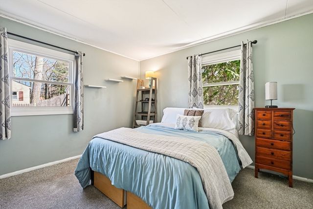 5 Crestwood Ave, Plainville, MA 02762