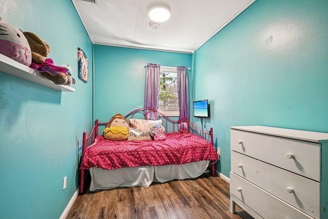 5 Crestwood Ave, Plainville, MA 02762