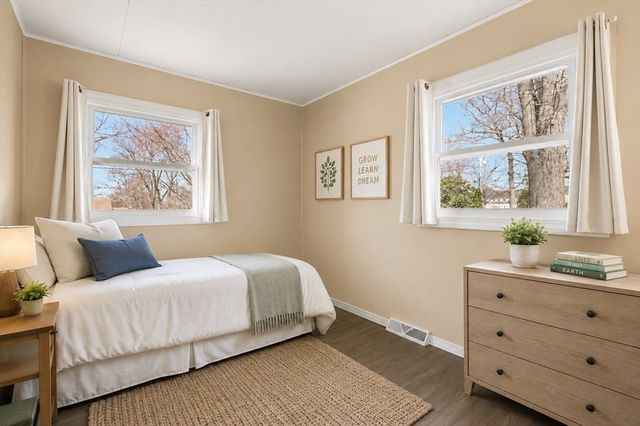 5 Crestwood Ave, Plainville, MA 02762
