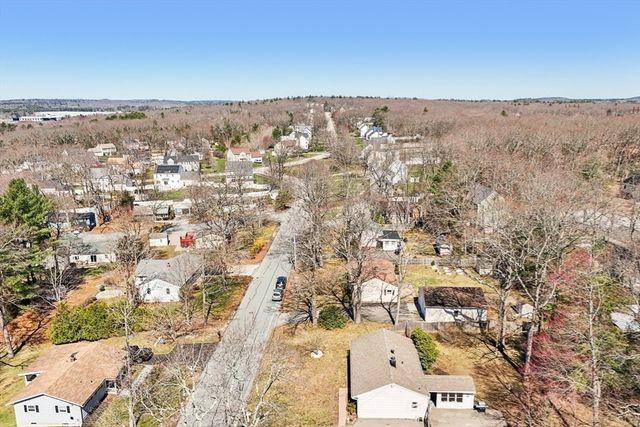 5 Crestwood Ave, Plainville, MA 02762