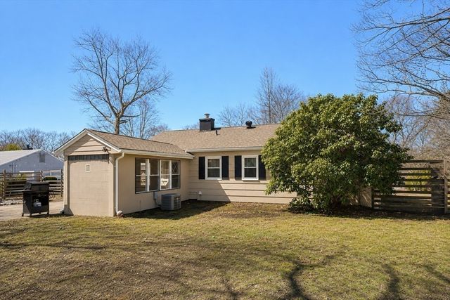 5 Crestwood Ave, Plainville, MA 02762