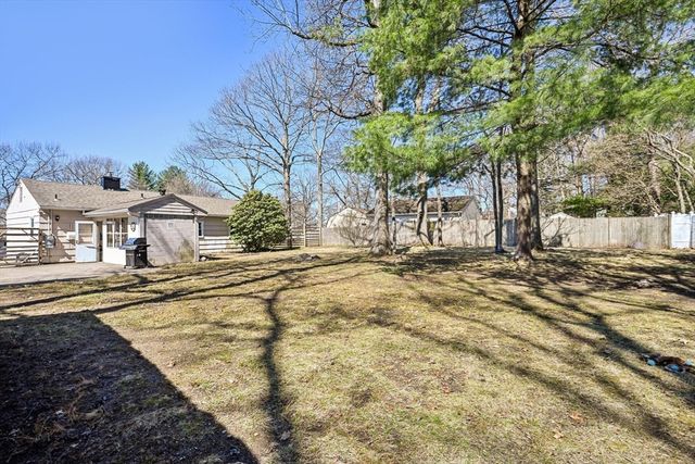 5 Crestwood Ave, Plainville, MA 02762